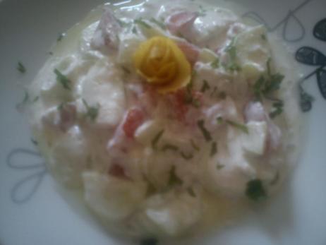Salata od krastavica i paradajza s kiselim vrhnjem