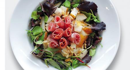 Salata - pršut, kruška i pinjoli - PROČITAJTE
