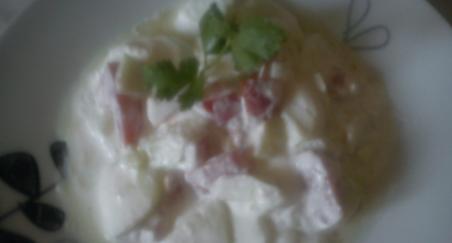 Salata od krastavica i paradajza s kiselim vrhnjem - PROČITAJTE